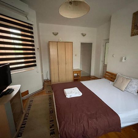 Guest House Luxotel Zrenjanin Buitenkant foto