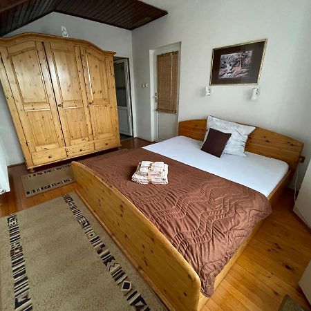 Guest House Luxotel Zrenjanin Buitenkant foto