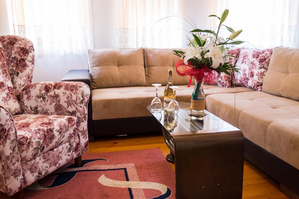 Guest House Luxotel Zrenjanin Buitenkant foto