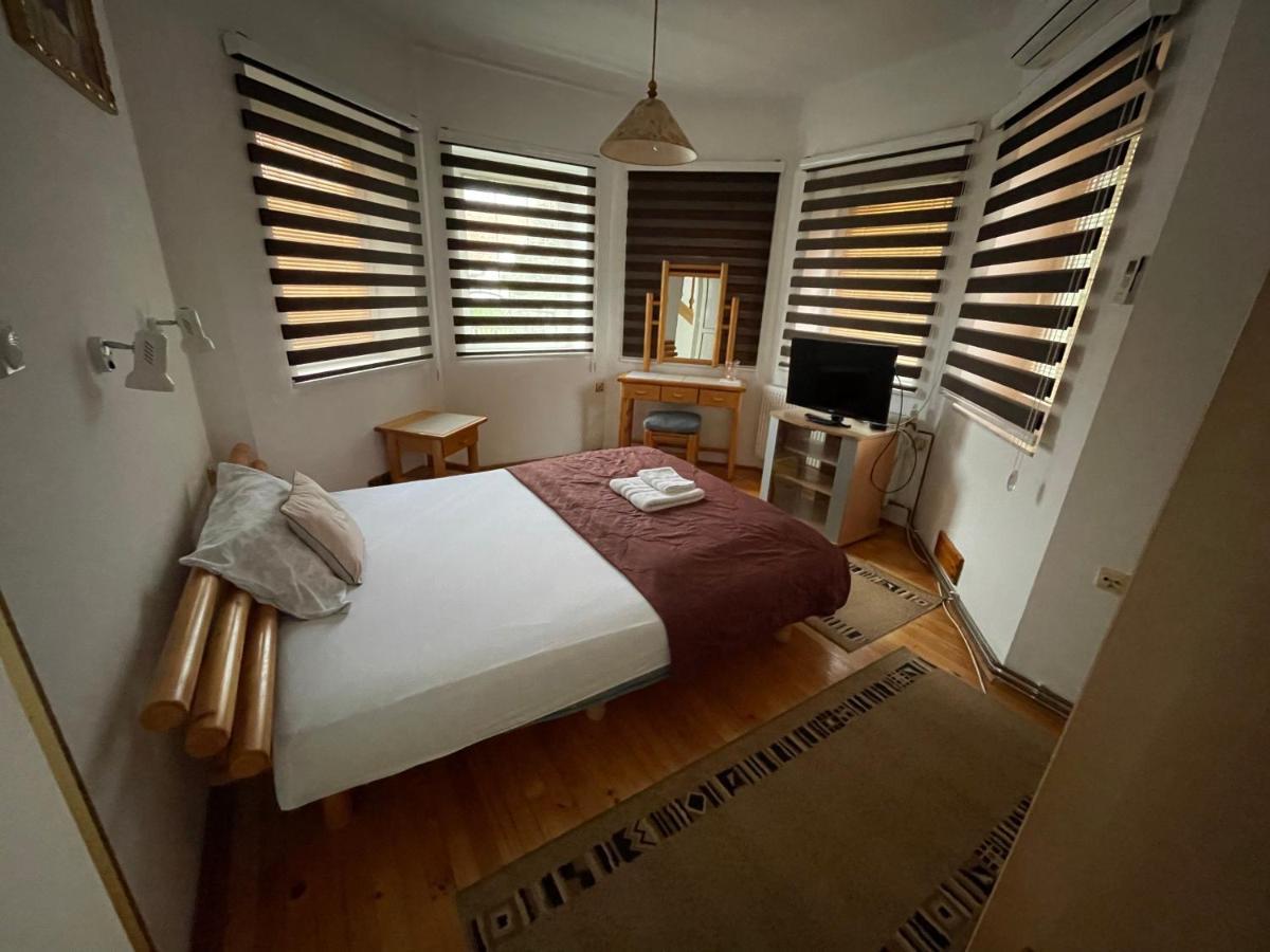 Guest House Luxotel Zrenjanin Buitenkant foto