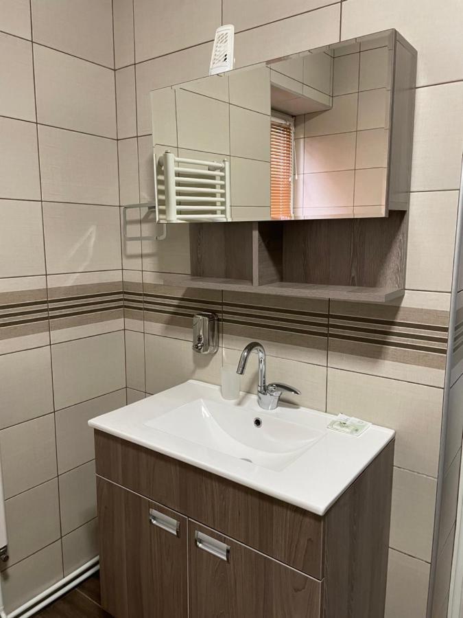 Guest House Luxotel Zrenjanin Buitenkant foto