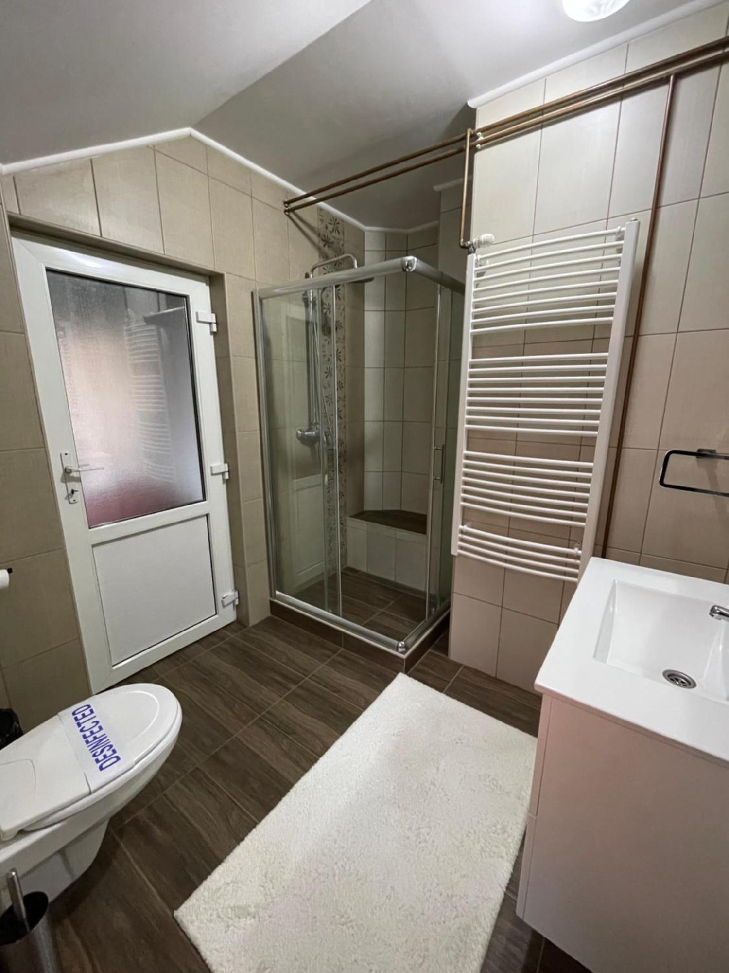 Guest House Luxotel Zrenjanin Buitenkant foto