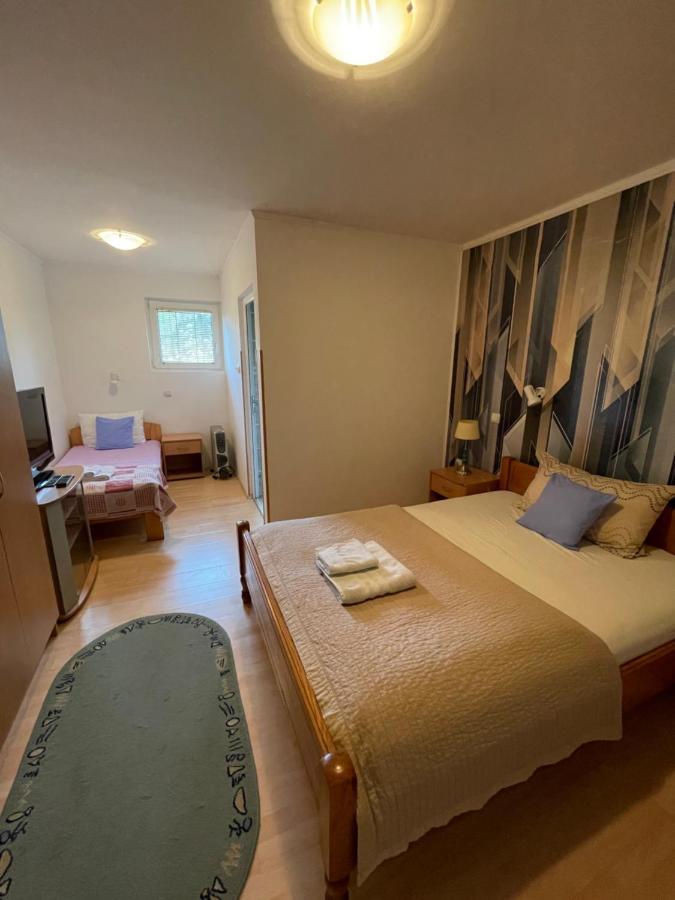 Guest House Luxotel Zrenjanin Buitenkant foto