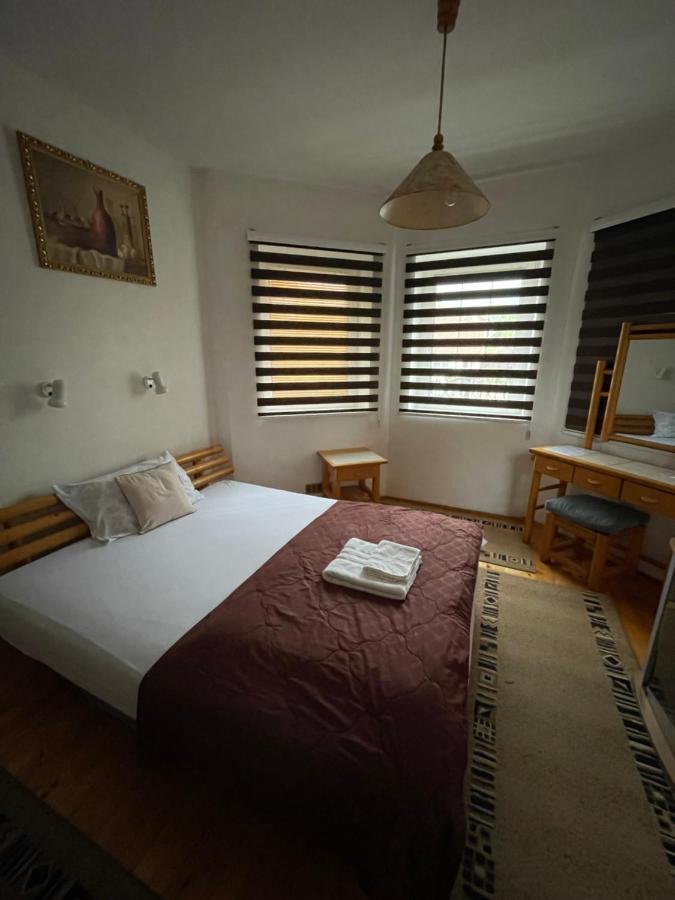 Guest House Luxotel Zrenjanin Buitenkant foto