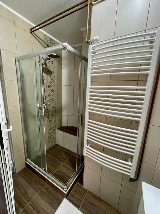 Guest House Luxotel Zrenjanin Buitenkant foto