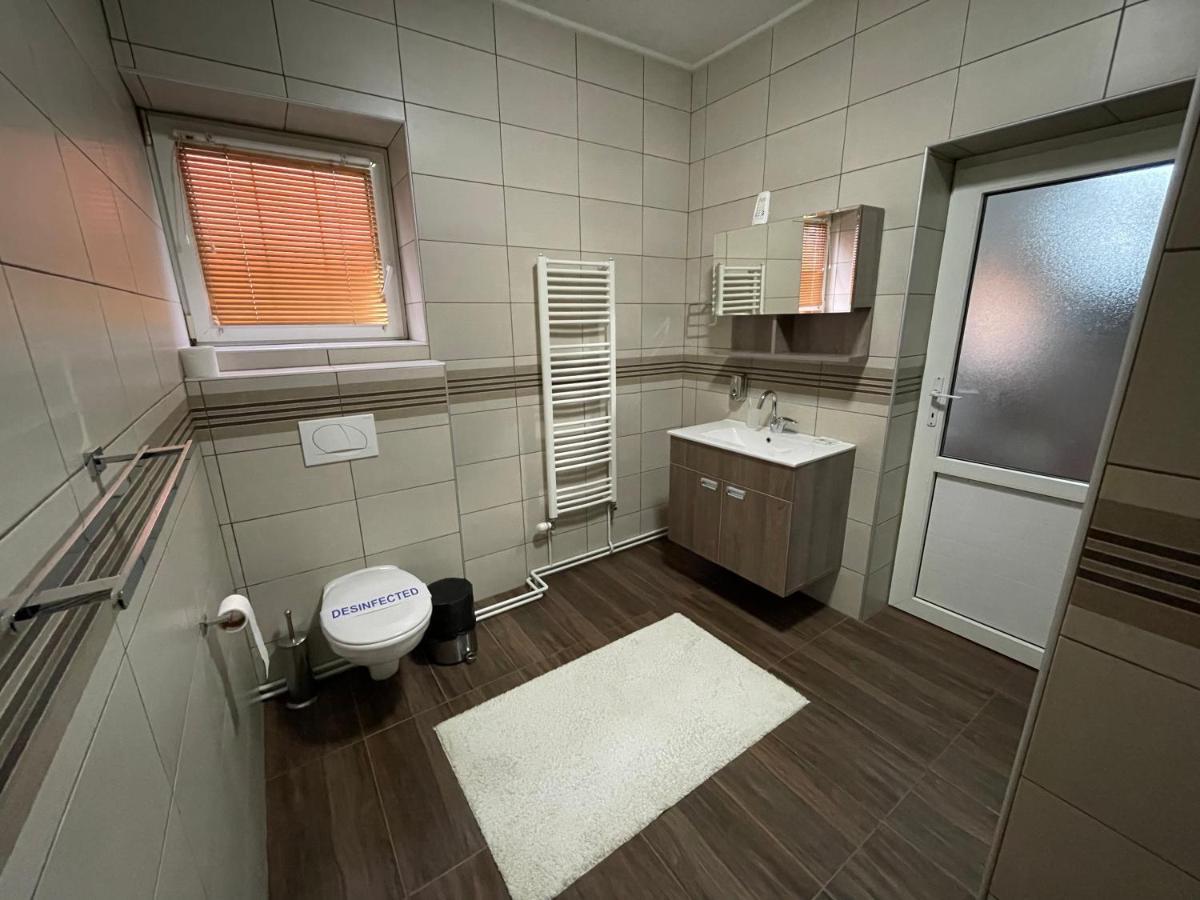 Guest House Luxotel Zrenjanin Buitenkant foto