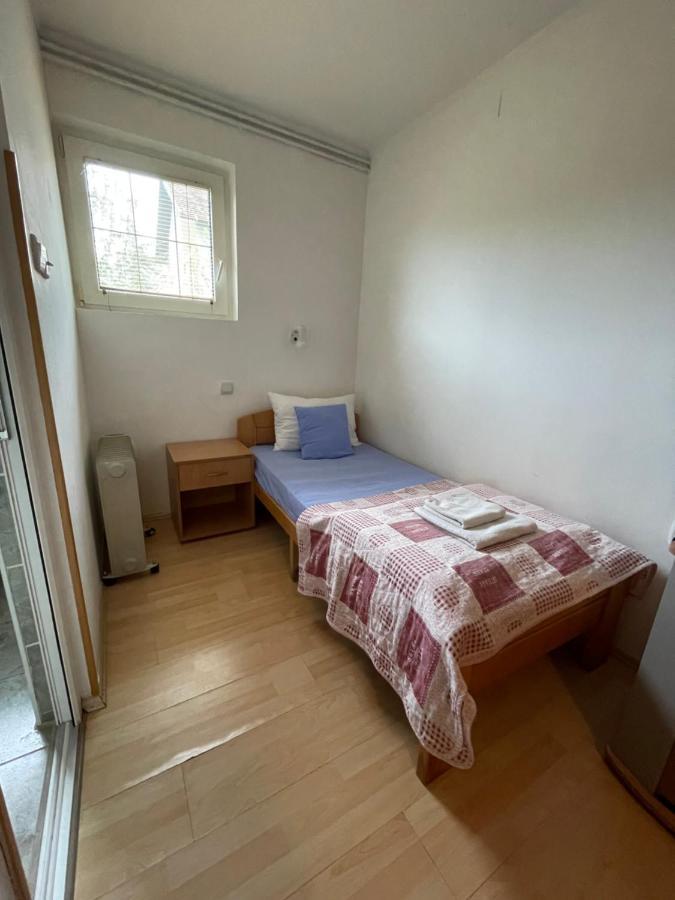 Guest House Luxotel Zrenjanin Buitenkant foto