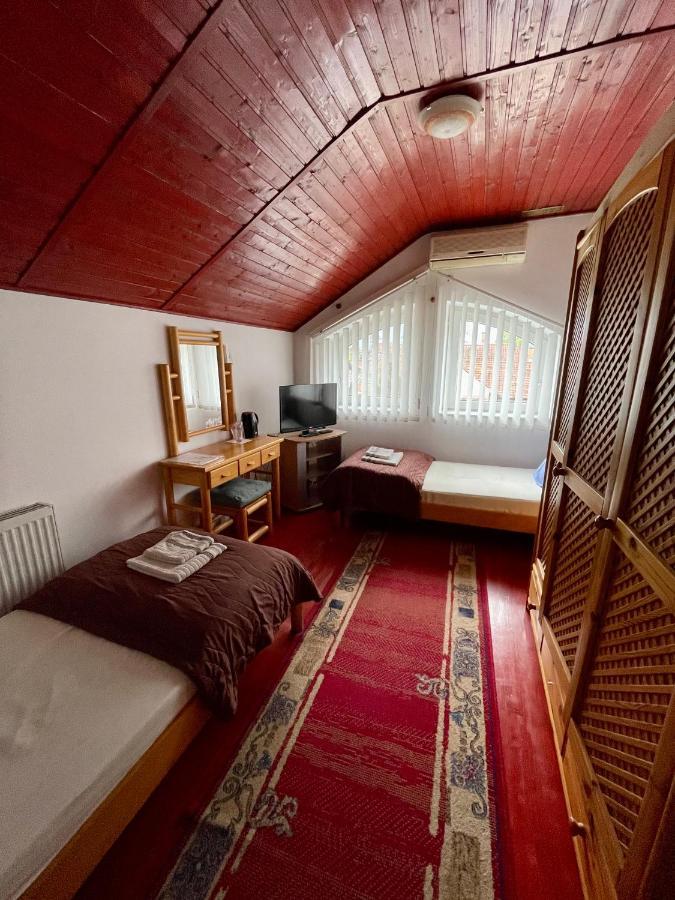 Guest House Luxotel Zrenjanin Buitenkant foto