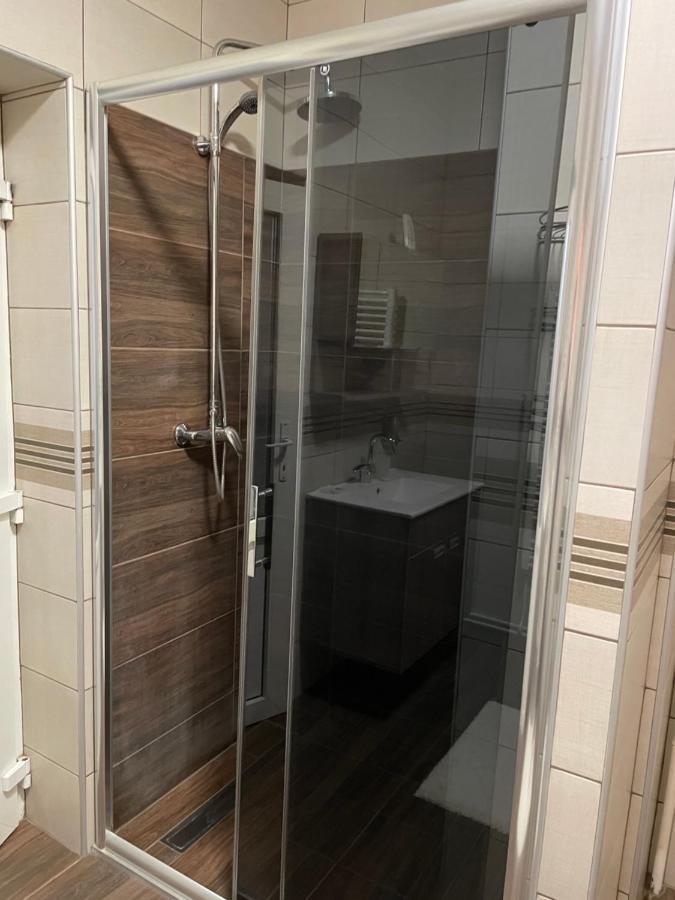 Guest House Luxotel Zrenjanin Buitenkant foto