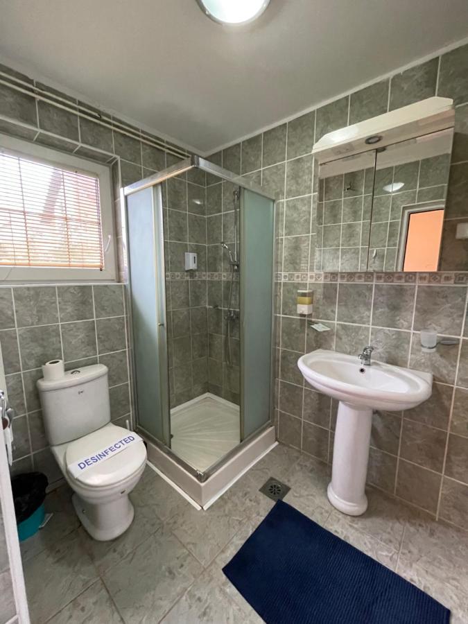 Guest House Luxotel Zrenjanin Buitenkant foto