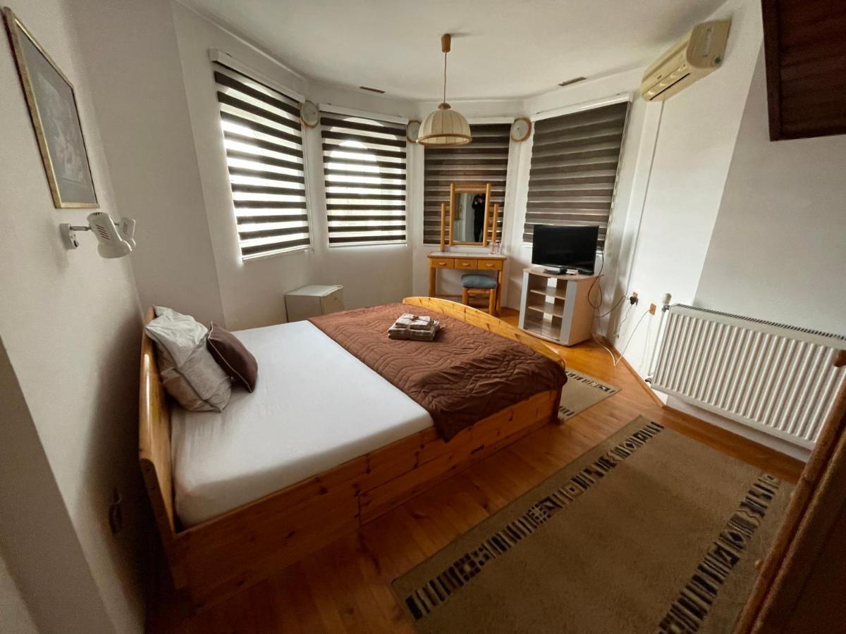 Guest House Luxotel Zrenjanin Buitenkant foto