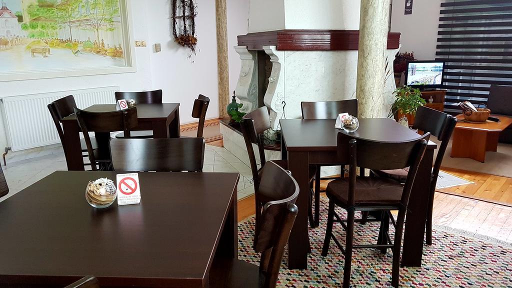 Guest House Luxotel Zrenjanin Buitenkant foto