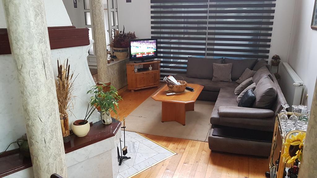 Guest House Luxotel Zrenjanin Buitenkant foto