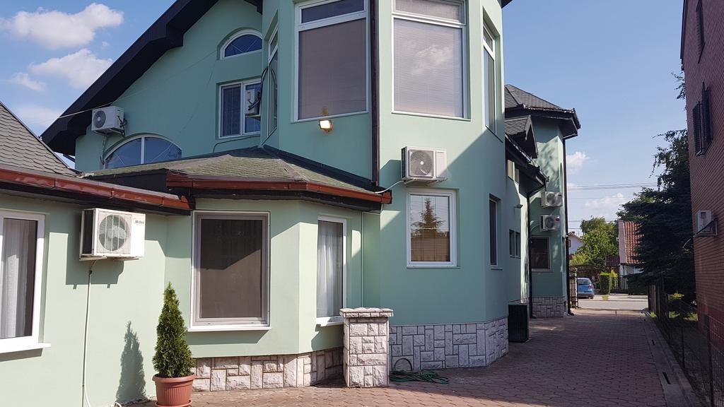 Guest House Luxotel Zrenjanin Buitenkant foto