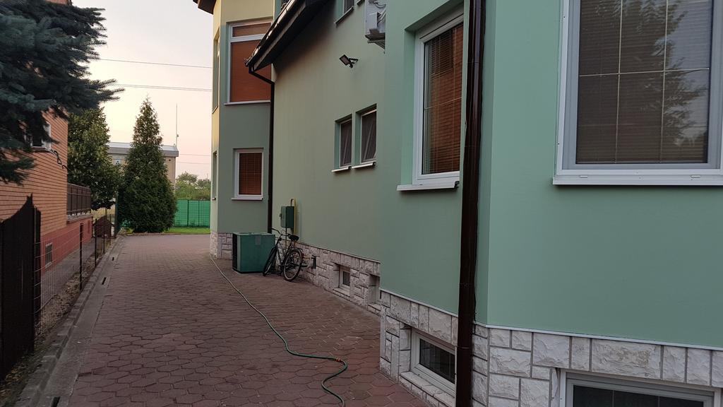 Guest House Luxotel Zrenjanin Buitenkant foto