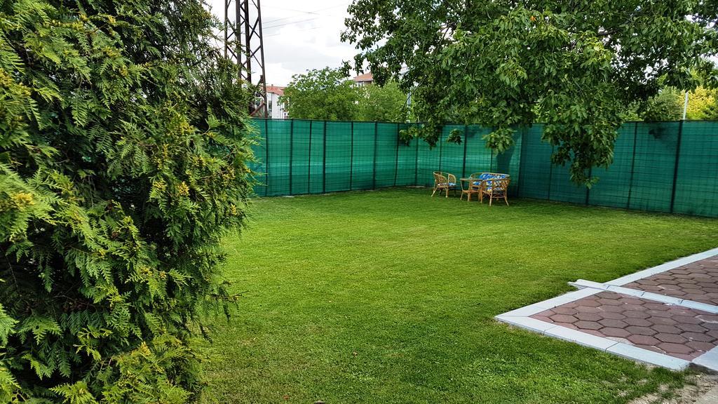 Guest House Luxotel Zrenjanin Buitenkant foto