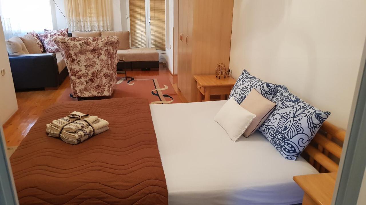 Guest House Luxotel Zrenjanin Buitenkant foto